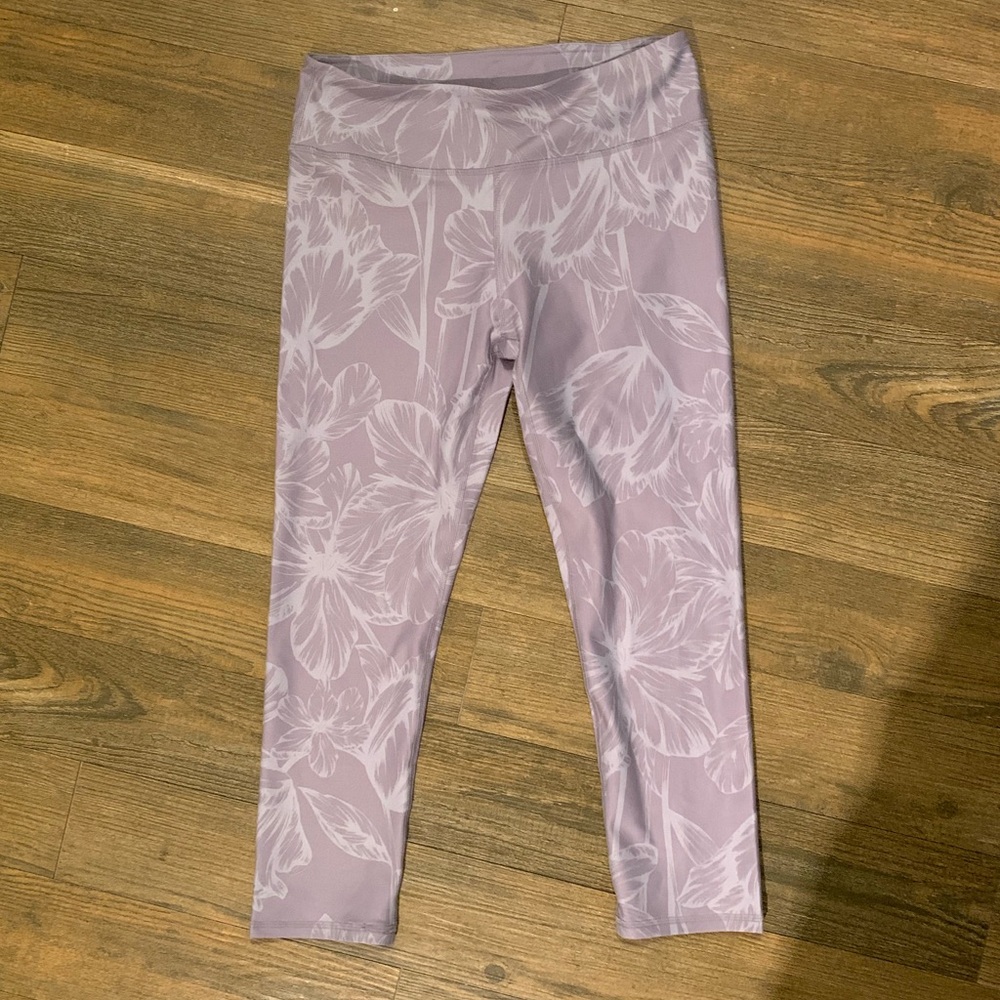 NWT FABLETICS CAPRI LEGGINGS
